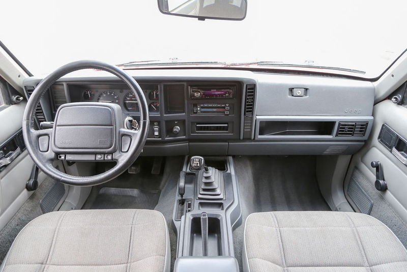 Illustration for article titled For $9,950, Could This 1996 Jeep Cherokee Have You Crossing Over?